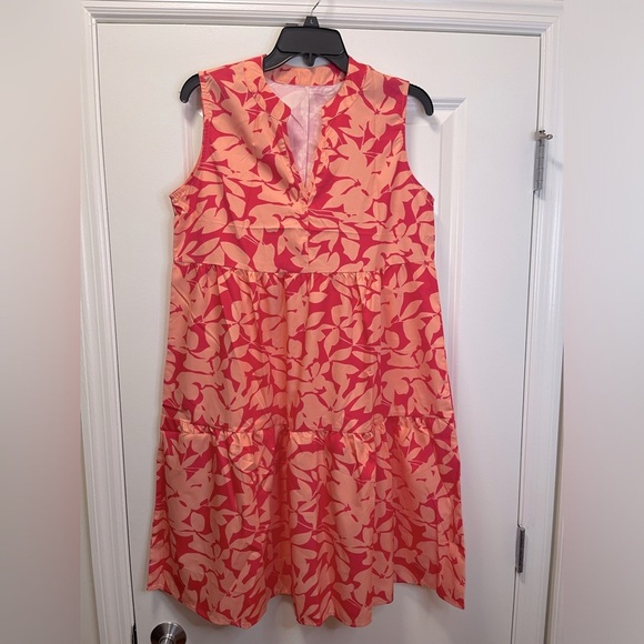 NWOT Notched V-Neck Plant Print Tiered Dress Size Medium - Picture 7 of 9